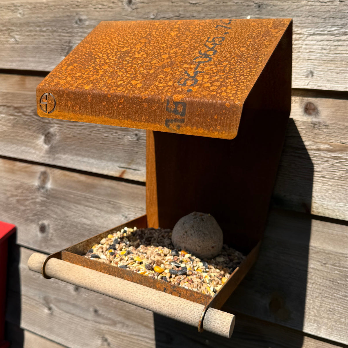 Vogelvoederhuis THUNDER – wandvoederhuis met houten zitstokje