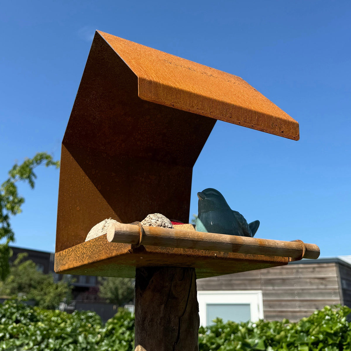 Vogelvoederhuis STORM – paalmodel vogelhuis met houten zitstok