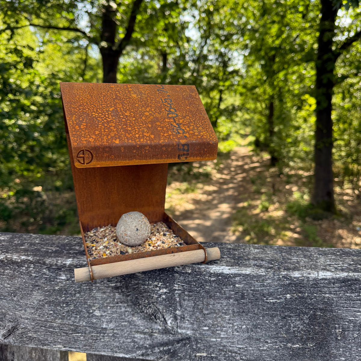 Vogelvoederhuis THUNDER – wandvoederhuis met houten zitstokje