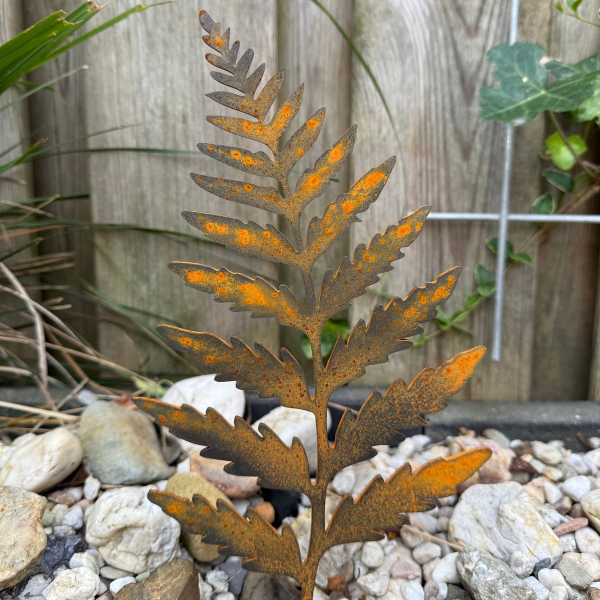 Tuinsteker NATURALIS – varenblad-vormige corten tuinsteker