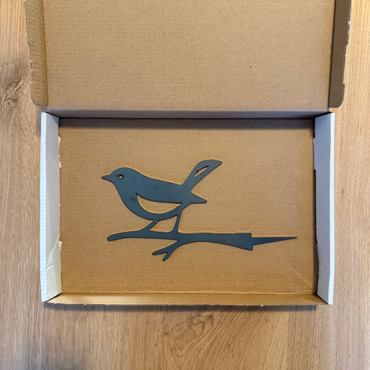 Tuinvorm GORGE – vogel op tak van cortenstaal voor in boomstam
